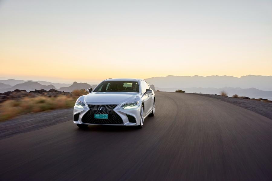  Lexus LS500h AWD 2017 года  (WW) (фото 34 из 40)